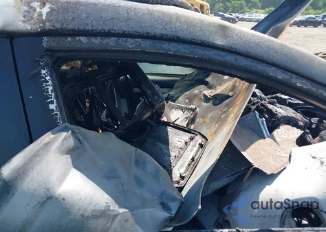 2011 Toyota Matrix S z USA, uszkodzony, nr VIN 2T1LE4EE5BC020182